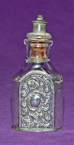 Crown White Hawthorne Bijou in silver holder